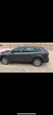 استكشف undefined undefined الصور الخارجية والداخلية. اكتشف جميع جوانب وتفاصيل السيارات.