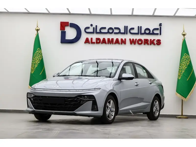استكشف undefined undefined الصور الخارجية والداخلية. اكتشف جميع جوانب وتفاصيل السيارات.