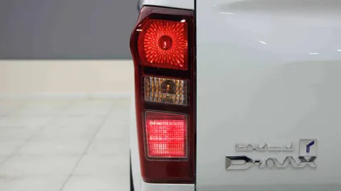 Discover undefined undefined Exterior Interior Images.Find all aspects and details of cars.