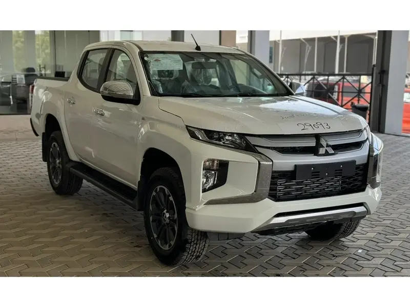 Discover undefined undefined Exterior Interior Images.Find all aspects and details of cars.