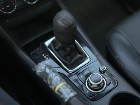 Discover undefined undefined Exterior Interior Images.Find all aspects and details of cars.