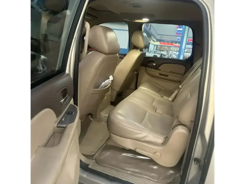Chevrolet Suburban 2011