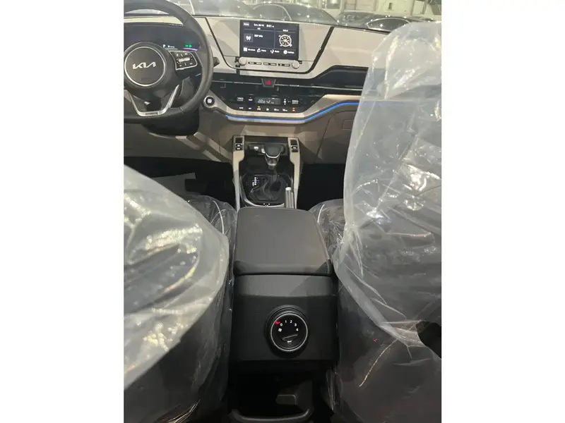 Discover undefined undefined Exterior Interior Images.Find all aspects and details of cars.