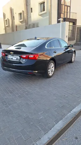 استكشف undefined undefined الصور الخارجية والداخلية. اكتشف جميع جوانب وتفاصيل السيارات.