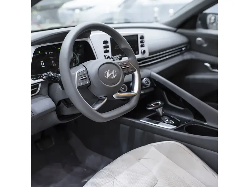 Hyundai Elantra 2025