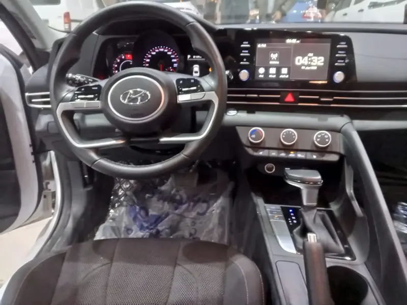 Hyundai Elantra 2023