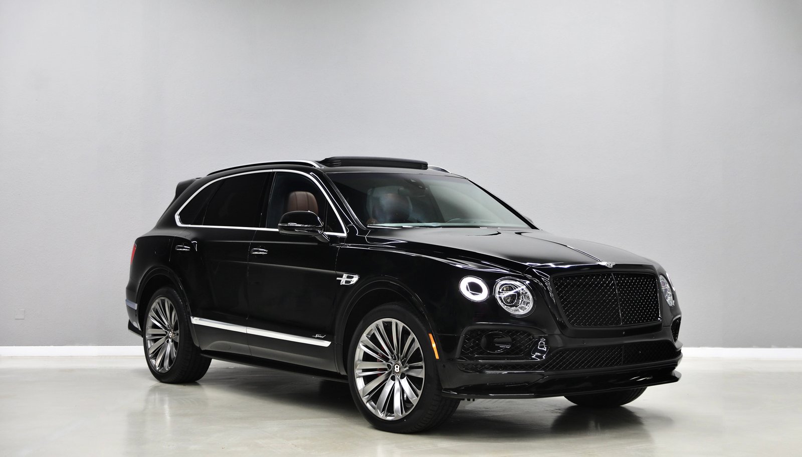 Discover undefined undefined Exterior Interior Images.Find all aspects and details of cars.