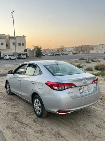 استكشف undefined undefined الصور الخارجية والداخلية. اكتشف جميع جوانب وتفاصيل السيارات.