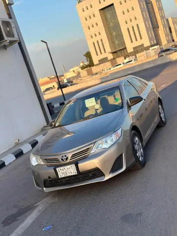 استكشف undefined undefined الصور الخارجية والداخلية. اكتشف جميع جوانب وتفاصيل السيارات.