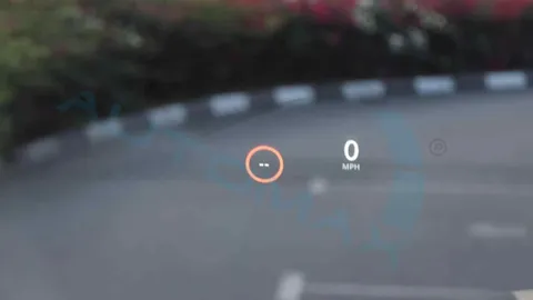 استكشف undefined undefined الصور الخارجية والداخلية. اكتشف جميع جوانب وتفاصيل السيارات.