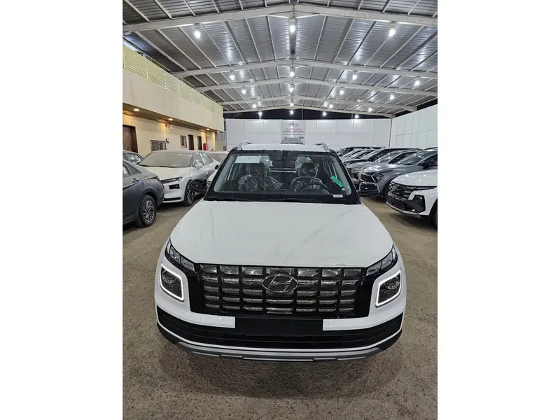 Discover undefined undefined Exterior Interior Images.Find all aspects and details of cars.