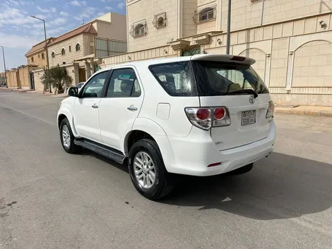 Discover undefined undefined Exterior Interior Images.Find all aspects and details of cars.