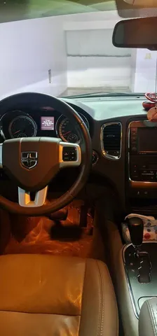 استكشف undefined undefined الصور الخارجية والداخلية. اكتشف جميع جوانب وتفاصيل السيارات.