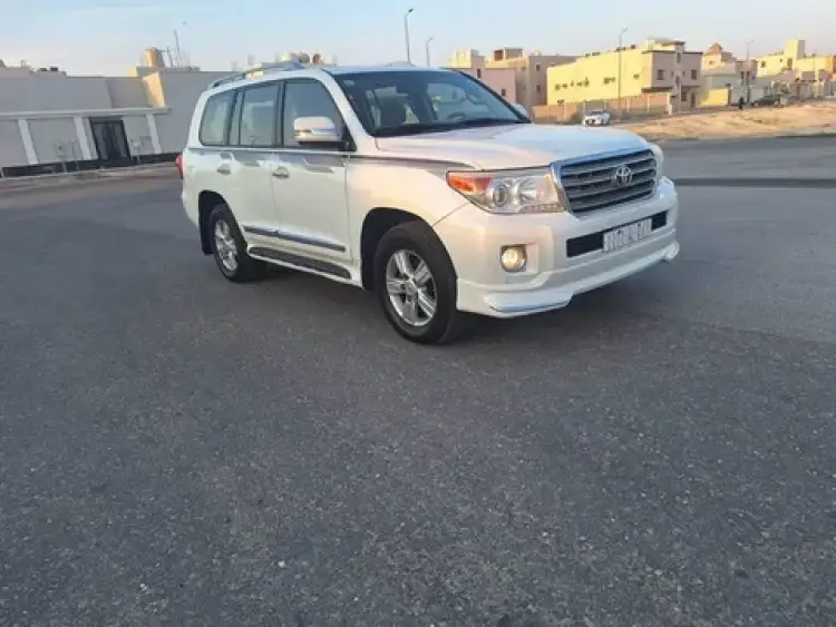 toyota toyota-land-cruiser image Toyota Land Cruiser 2014