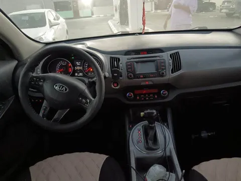 استكشف undefined undefined الصور الخارجية والداخلية. اكتشف جميع جوانب وتفاصيل السيارات.