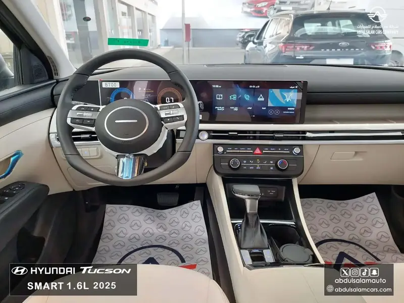 Discover undefined undefined Exterior Interior Images.Find all aspects and details of cars.