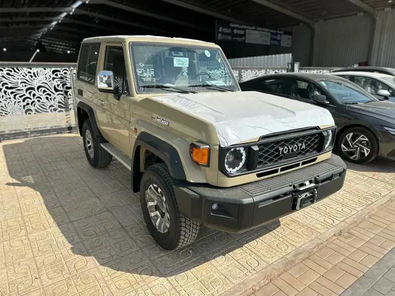 Discover undefined undefined Exterior Interior Images.Find all aspects and details of cars.