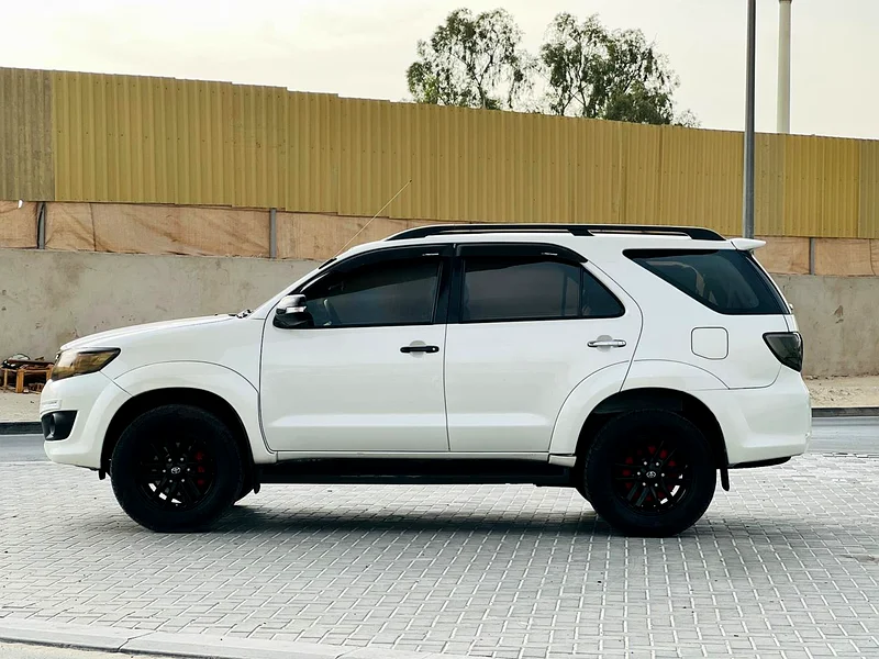 تويوتا فورتونر 2015