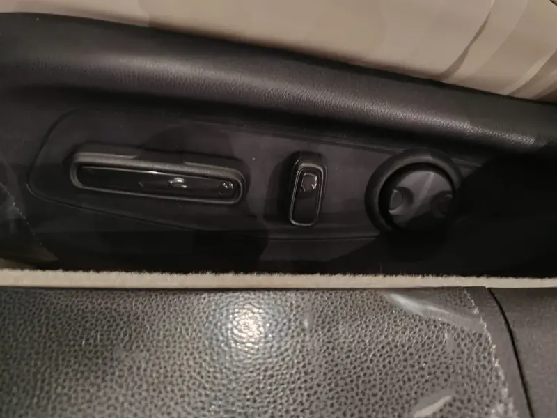 Discover undefined undefined Exterior Interior Images.Find all aspects and details of cars.