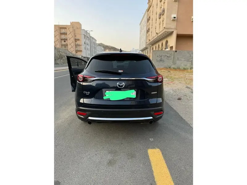 استكشف undefined undefined الصور الخارجية والداخلية. اكتشف جميع جوانب وتفاصيل السيارات.
