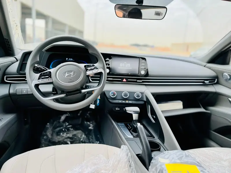 Hyundai Elantra 2025