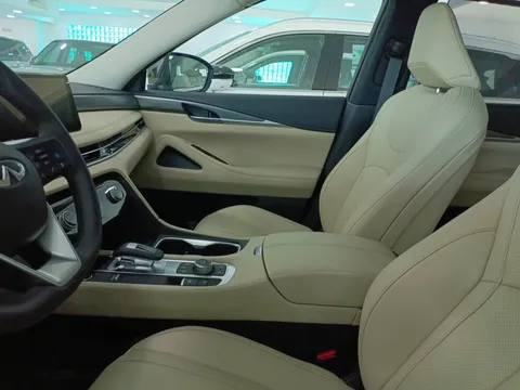 Discover undefined undefined Exterior Interior Images.Find all aspects and details of cars.