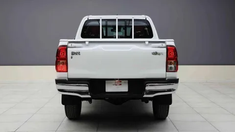 Discover undefined undefined Exterior Interior Images.Find all aspects and details of cars.