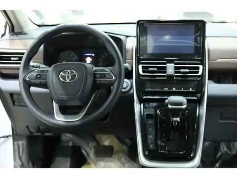 Discover undefined undefined Exterior Interior Images.Find all aspects and details of cars.