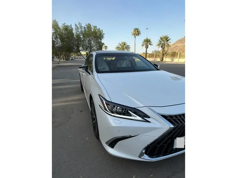 Lexus ES 2025
