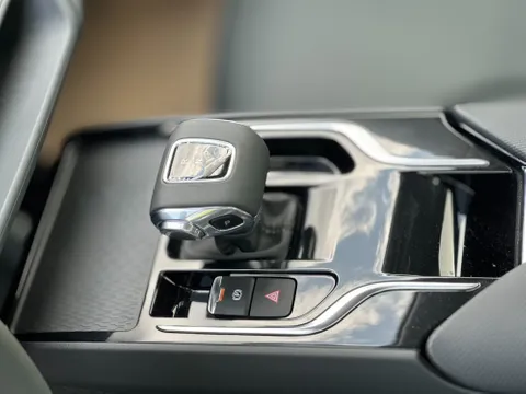 Discover undefined undefined Exterior Interior Images.Find all aspects and details of cars.