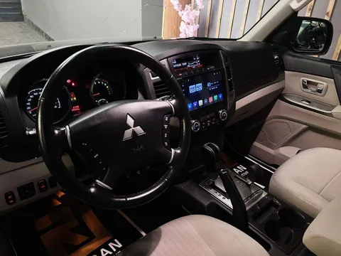Discover undefined undefined Exterior Interior Images.Find all aspects and details of cars.