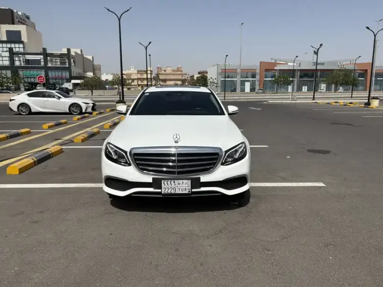mercedes-benz mercedes-benz-e-class image Mercedes E 2020