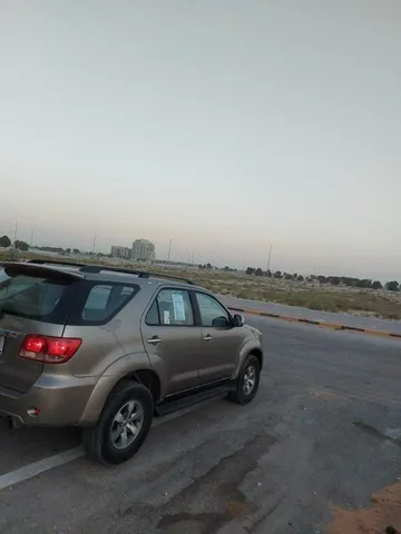 استكشف undefined undefined الصور الخارجية والداخلية. اكتشف جميع جوانب وتفاصيل السيارات.
