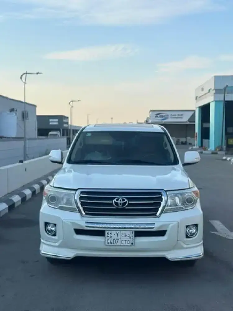 toyota toyota-land-cruiser image Toyota Land Cruiser 2013