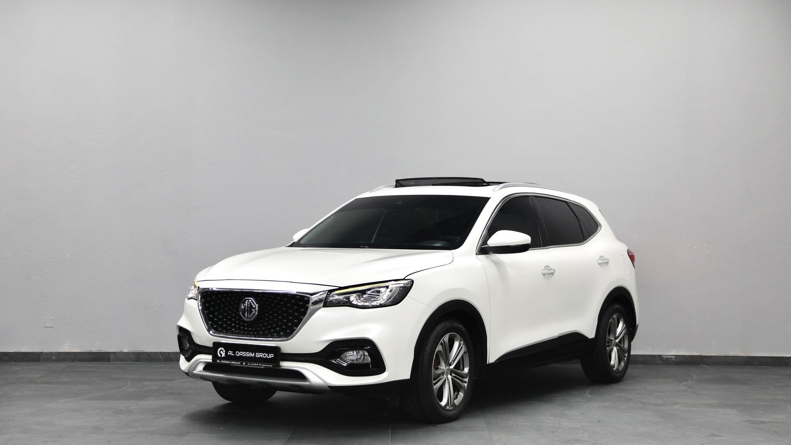 Discover undefined undefined Exterior Interior Images.Find all aspects and details of cars.