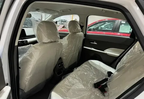 Discover undefined undefined Exterior Interior Images.Find all aspects and details of cars.