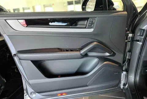 New Porsche Cayenne GTS 2025