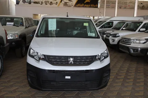 Discover undefined undefined Exterior Interior Images.Find all aspects and details of cars.
