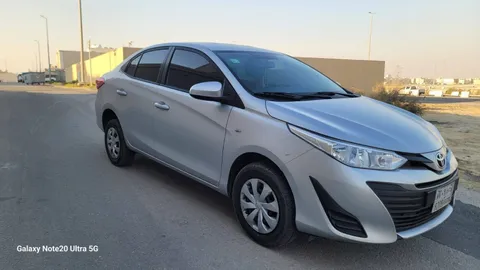 استكشف undefined undefined الصور الخارجية والداخلية. اكتشف جميع جوانب وتفاصيل السيارات.
