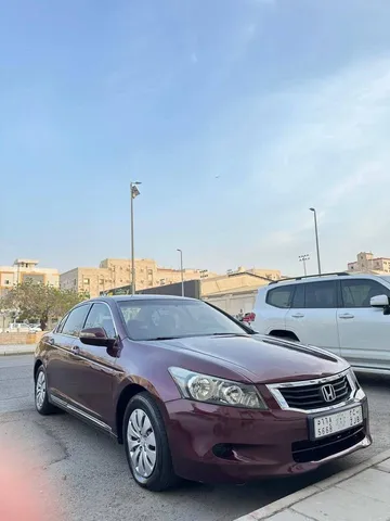 استكشف undefined undefined الصور الخارجية والداخلية. اكتشف جميع جوانب وتفاصيل السيارات.