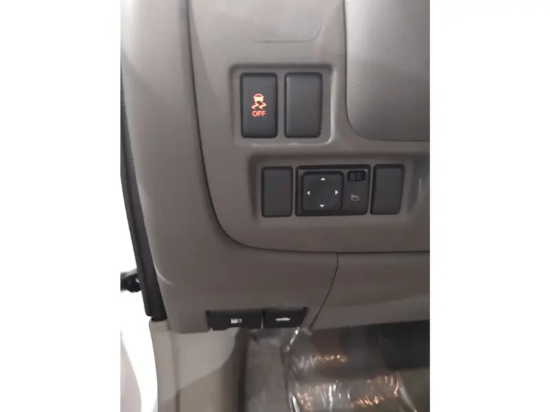 Nissan Sunny 2024