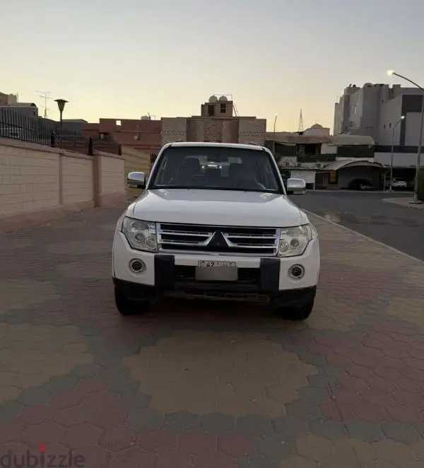 ميتسوبيشي باجيرو 2009