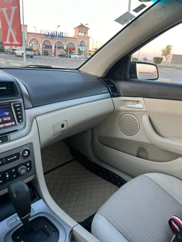 استكشف undefined undefined الصور الخارجية والداخلية. اكتشف جميع جوانب وتفاصيل السيارات.