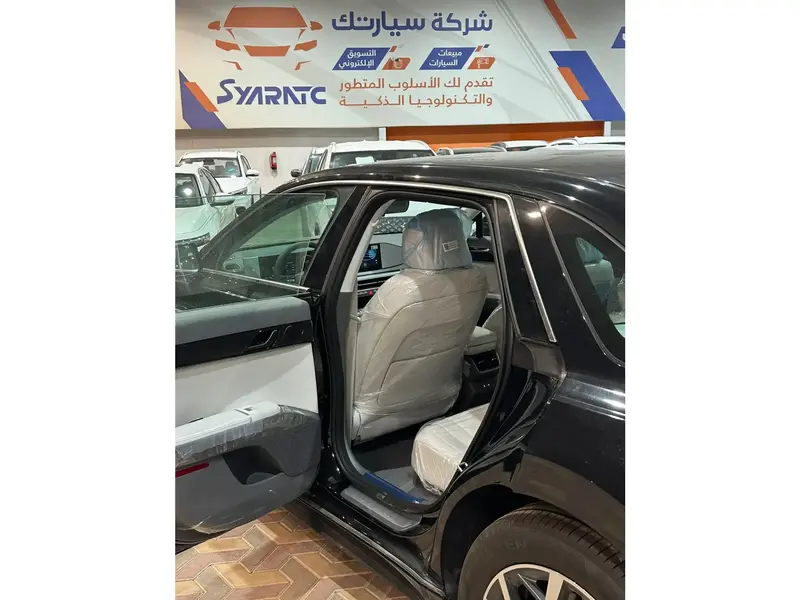 Discover undefined undefined Exterior Interior Images.Find all aspects and details of cars.