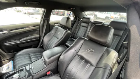 Chrysler 300 2021