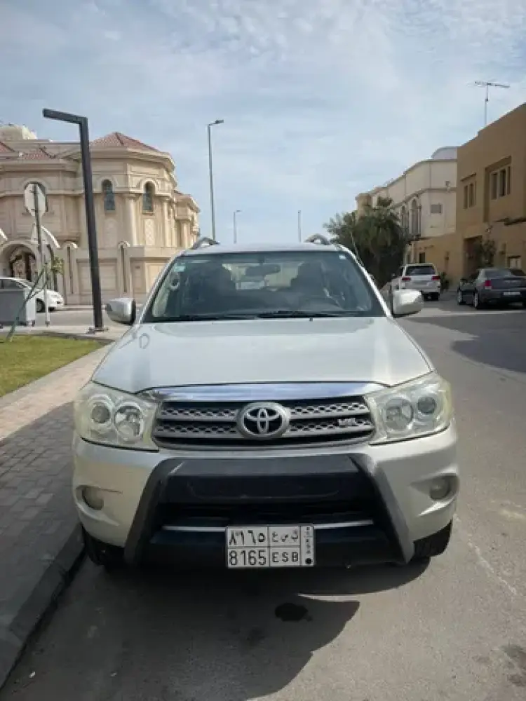 toyota toyota-fortuner image Toyota Fortuner 2011
