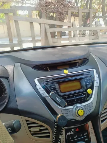 Hyundai Elantra 2012