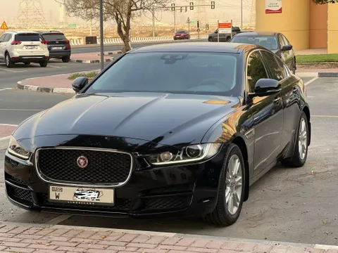 Jaguar XE 2.0T Prestige 200 PS 2017