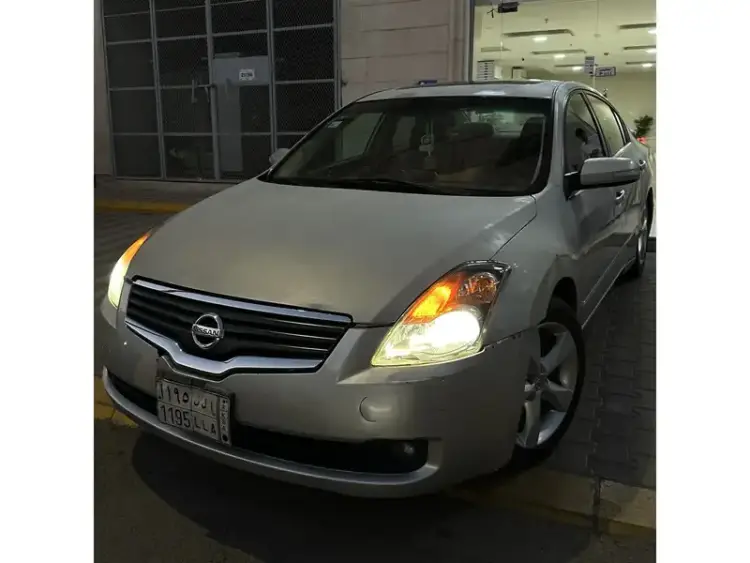 nissan nissan-altima image Nissan Altima 2009