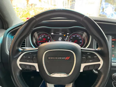Dodge Charger 3.6L SXT (Mid Option) 2016